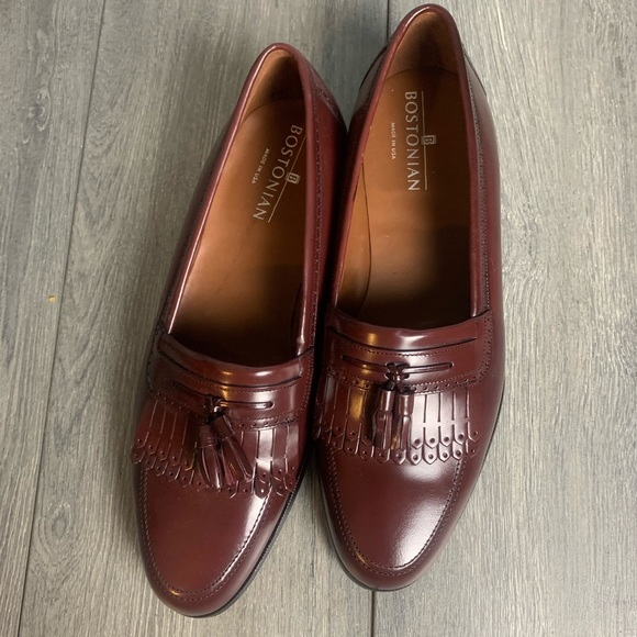(NWOT) BOSTONIANS SLIP-ON SHOES